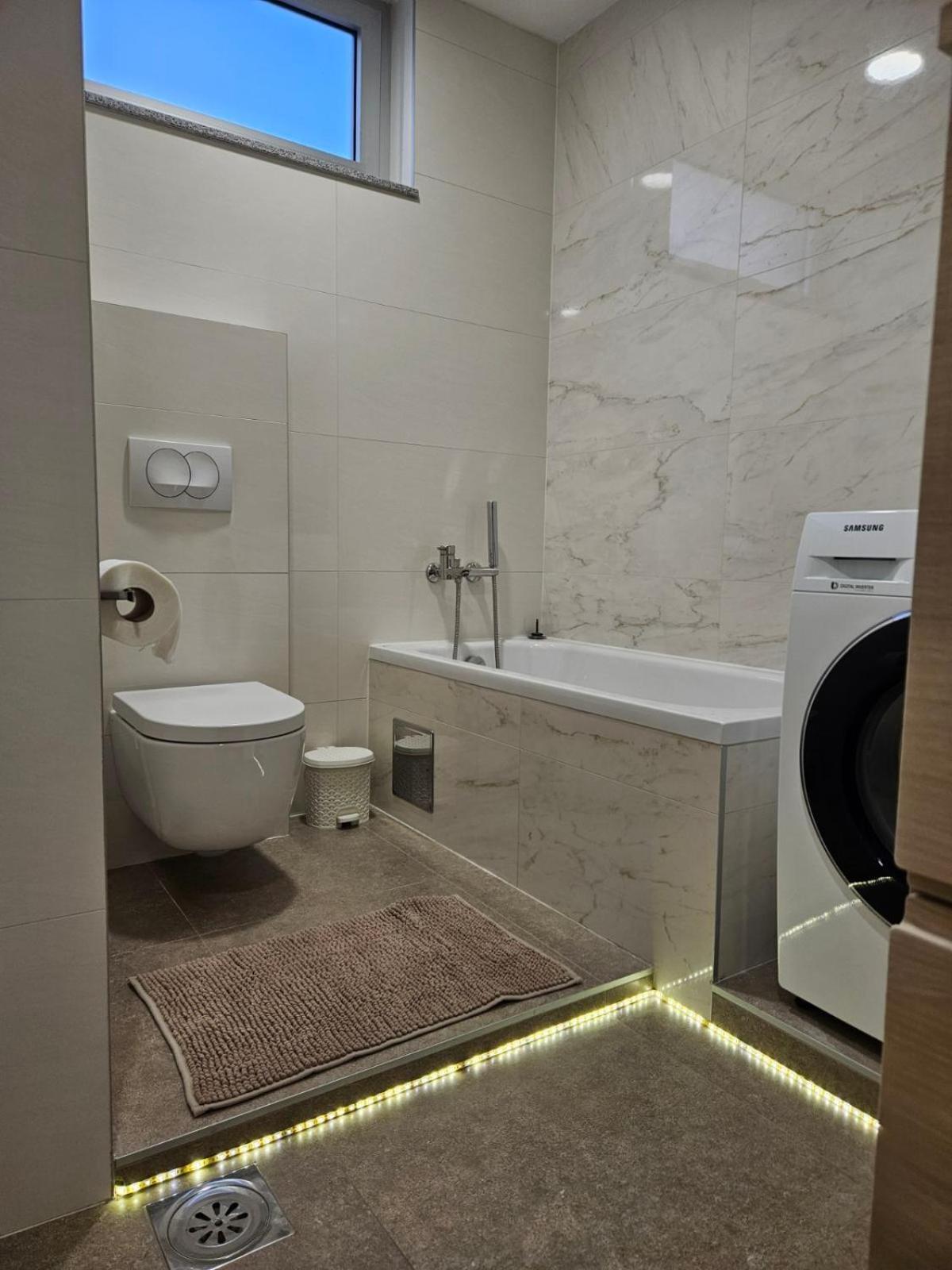 Apartman Centar Bulevar Ex Sa Garazom Banja Luka Exterior photo